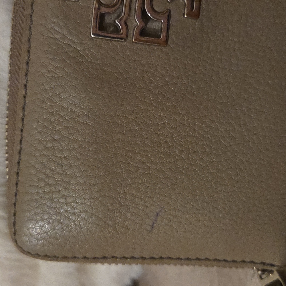 Tory Burch Beige Leather Zip Wallet - Picture 7 of 7